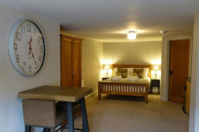 Home Farm & Lodge